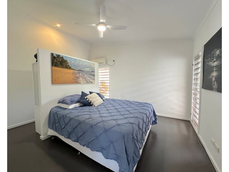 21 Voyager Street, South Mission Beach QLD 4852
