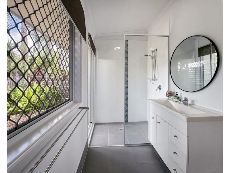 21 Voyager Street, South Mission Beach QLD 4852