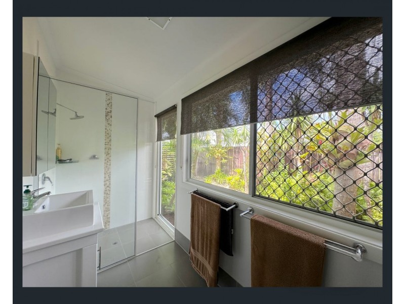 21 Voyager Street, South Mission Beach QLD 4852