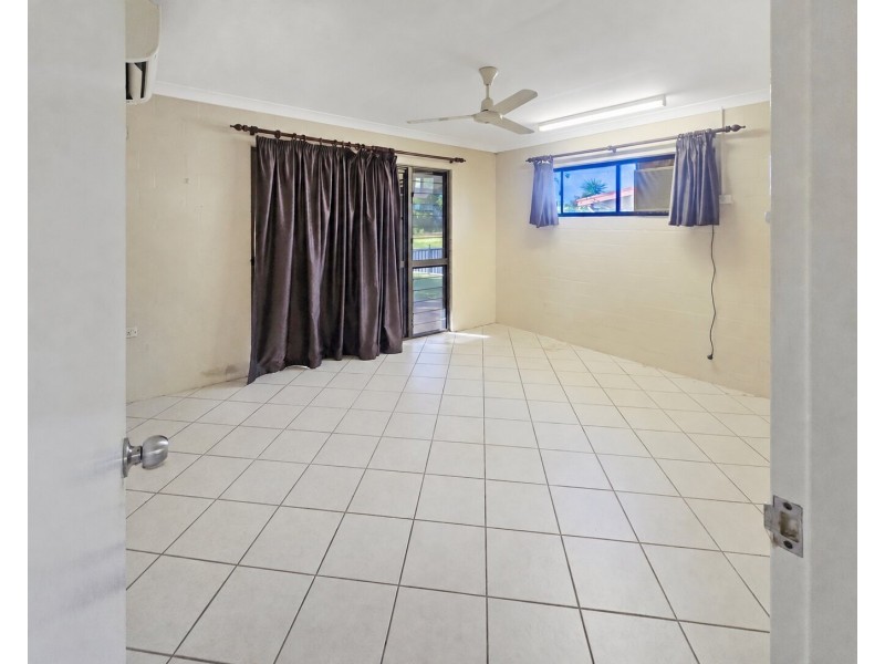 Unit 1/8 Melaleuca Drive, Tully Heads QLD 4854