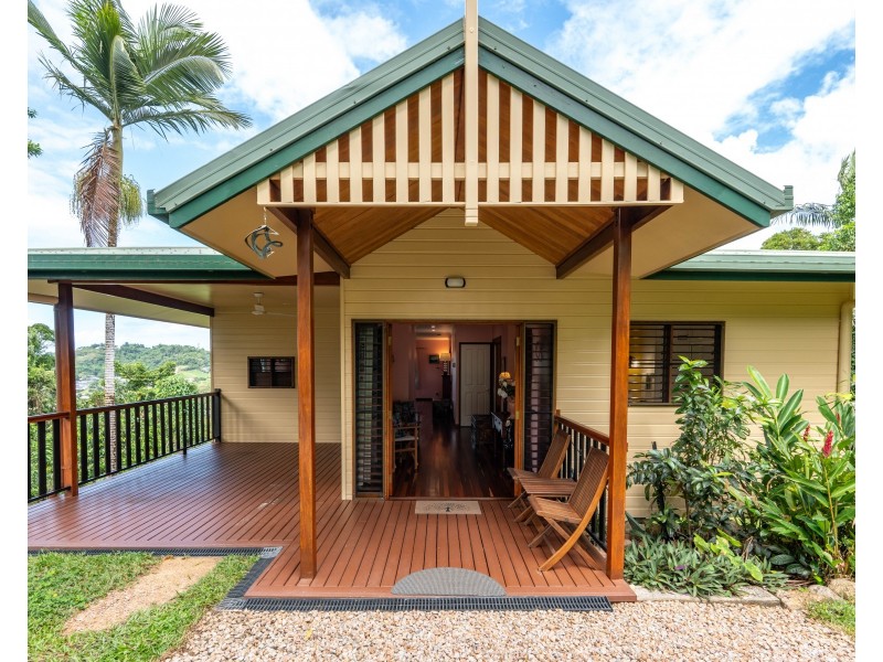 Unit 10/23 The Boulevard, South Mission Beach QLD 4852