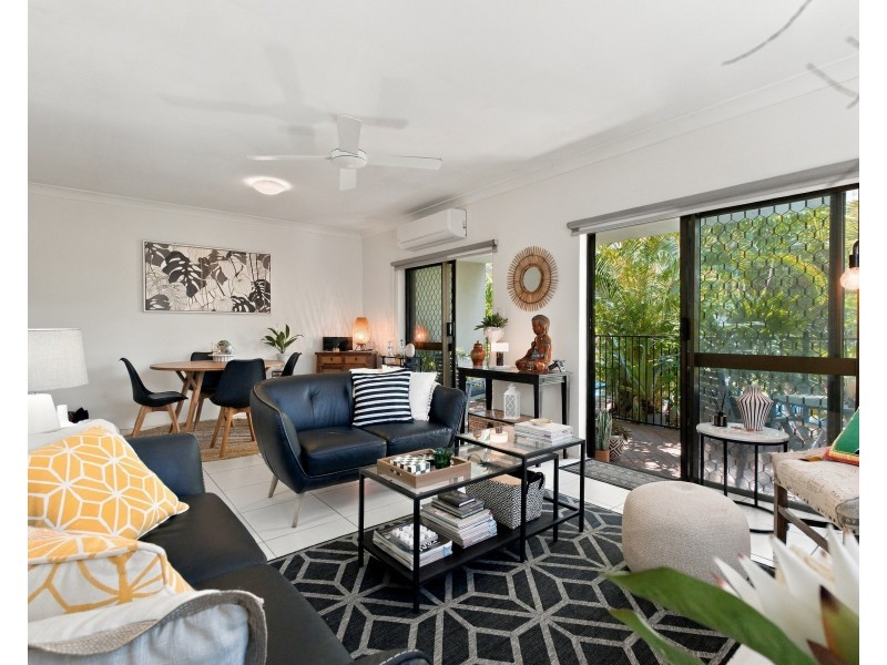 Unit 2/135 Reid Road, Wongaling Beach QLD 4852