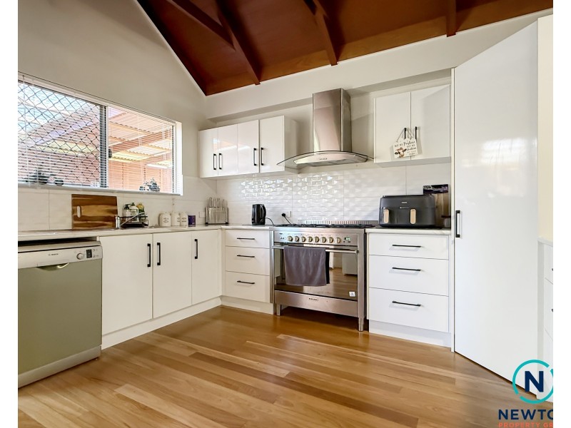 26 Seaview Street, Mission Beach QLD 4852