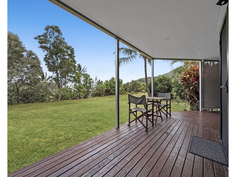 4A Cutten St, Bingil Bay QLD 4852