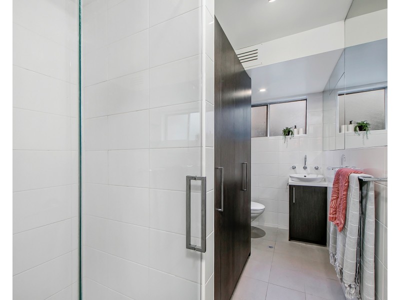 2/15 Bank Street, Meadowbank NSW 2114