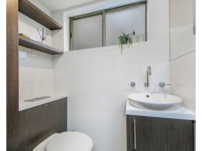 2/15 Bank Street, Meadowbank NSW 2114