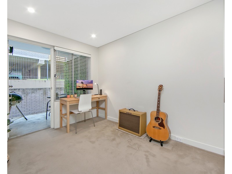 2/15 Bank Street, Meadowbank NSW 2114