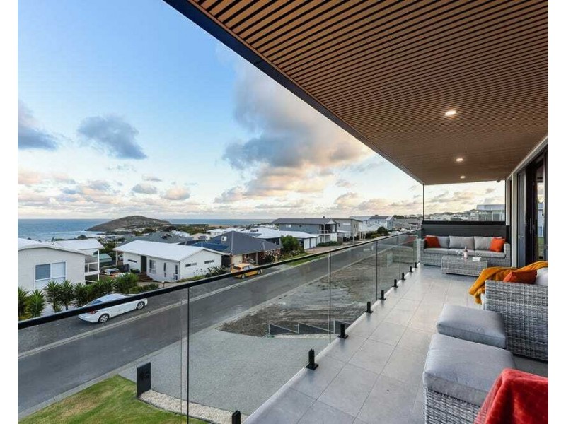 16 White Cl, Encounter Bay SA 5211