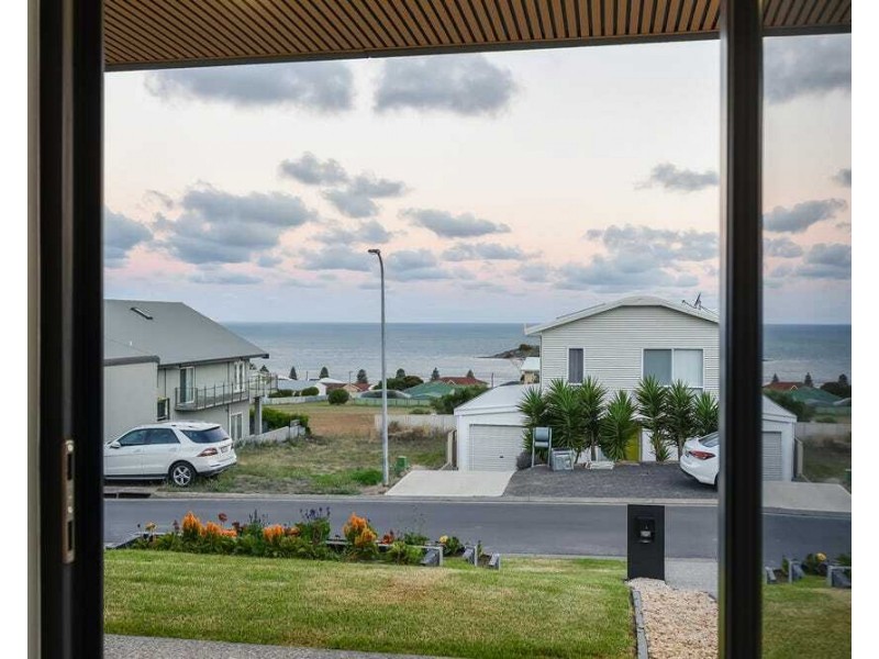 16 White Cl, Encounter Bay SA 5211