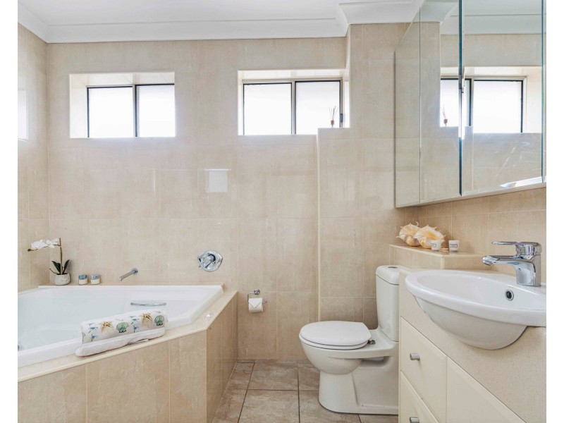 1/36-37 Esplanade, Victor Harbor SA 5211