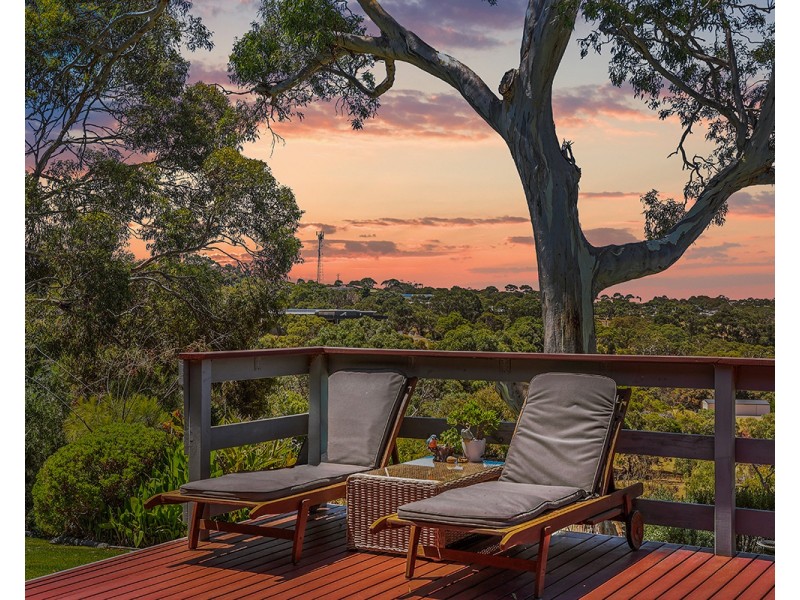 4 Finniss Rd, Victor Harbor SA 5211