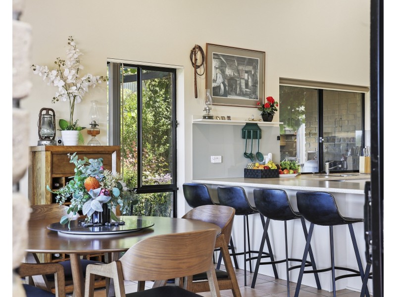 4 Finniss Rd, Victor Harbor SA 5211