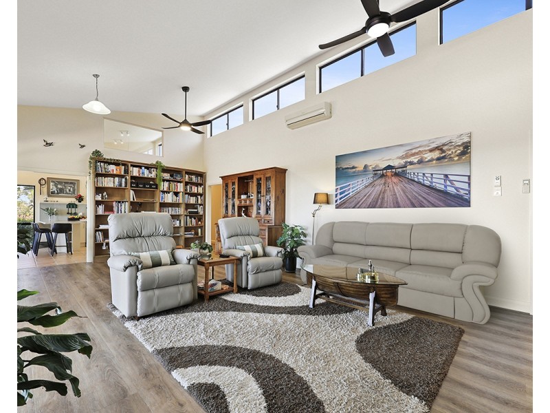 4 Finniss Rd, Victor Harbor SA 5211