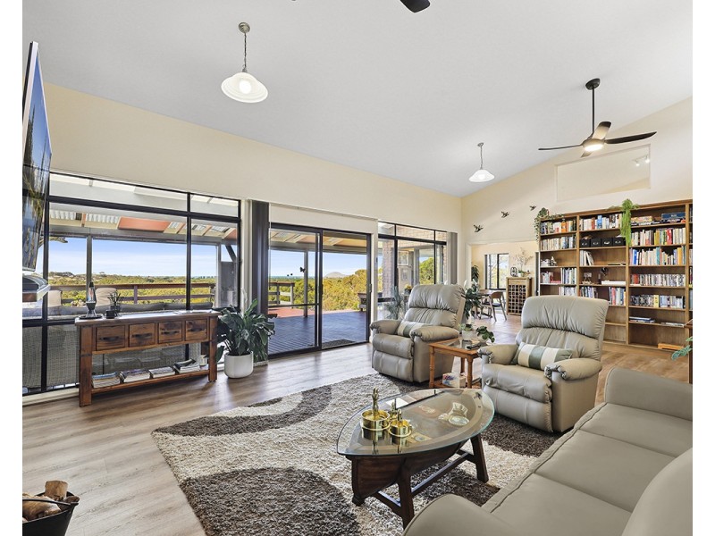 4 Finniss Rd, Victor Harbor SA 5211