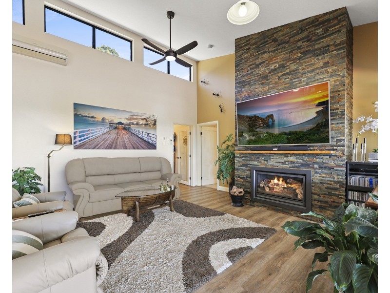 4 Finniss Rd, Victor Harbor SA 5211