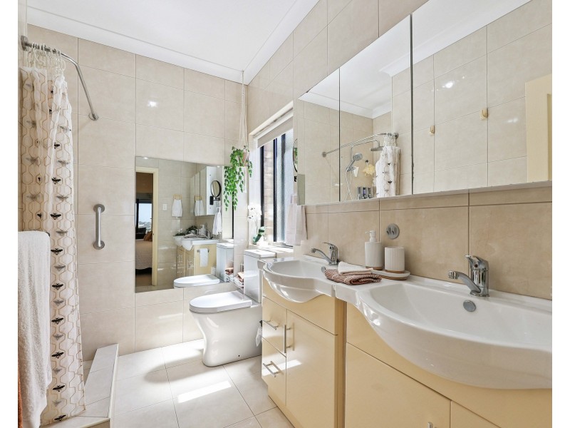 4 Finniss Rd, Victor Harbor SA 5211