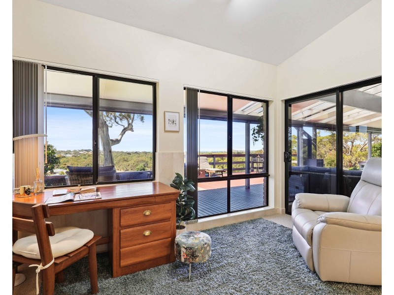 4 Finniss Rd, Victor Harbor SA 5211