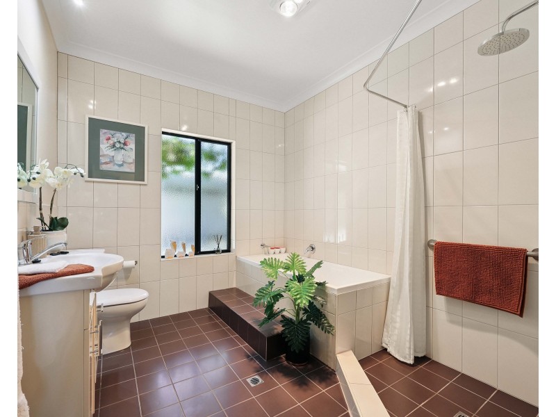 4 Finniss Rd, Victor Harbor SA 5211