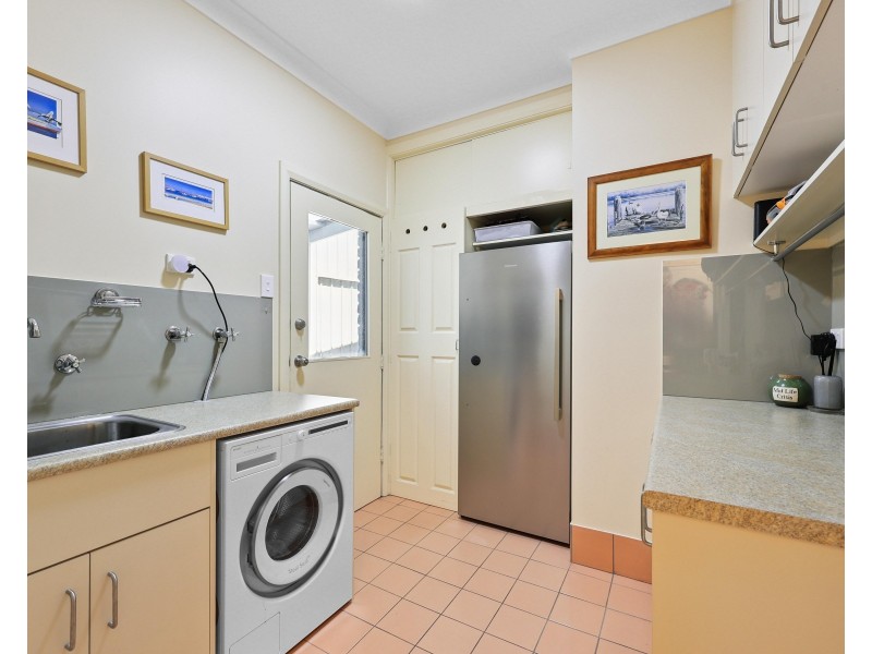 4 Finniss Rd, Victor Harbor SA 5211