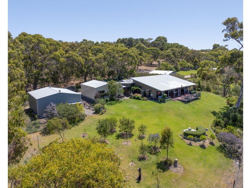 4 Finniss Rd, Victor Harbor SA 5211