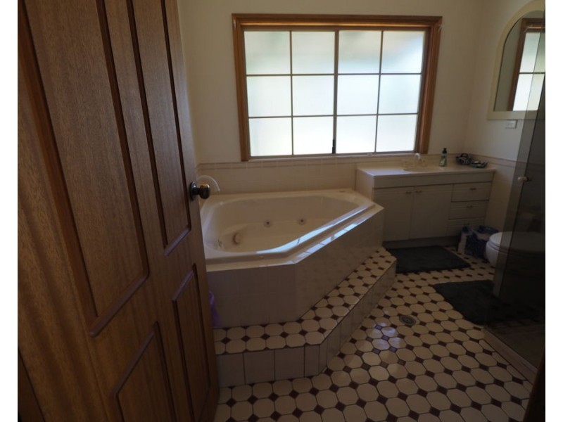 8 White Street, Bingara NSW 2404