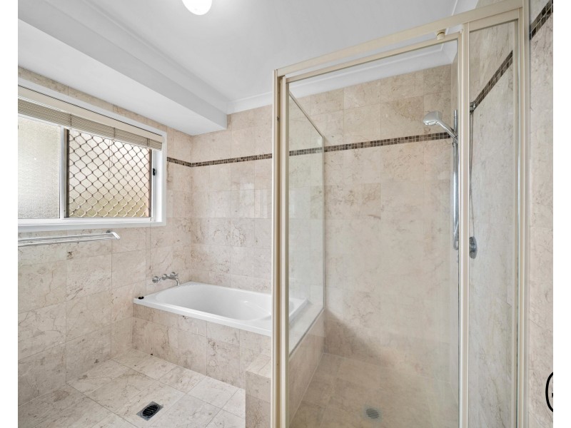 2 Spring Close, Calamvale QLD 4116