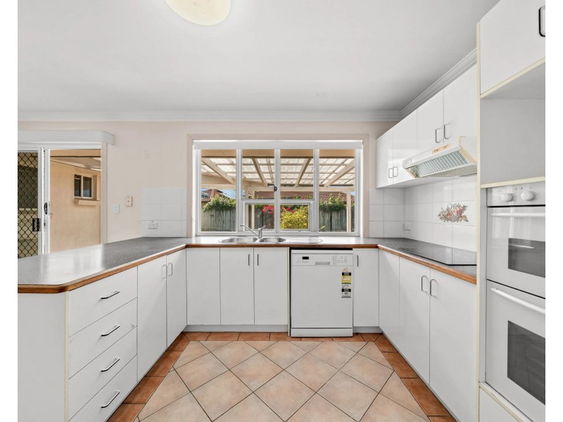 28 Azalea Crescent, Calamvale QLD 4116