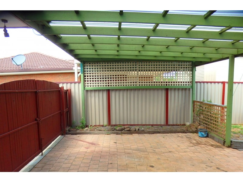 9 SAPPHIRE DRIVE, Hampton Park VIC 3976