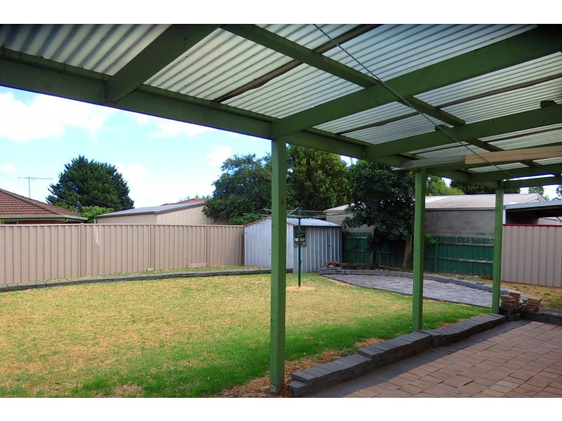 9 SAPPHIRE DRIVE, Hampton Park VIC 3976