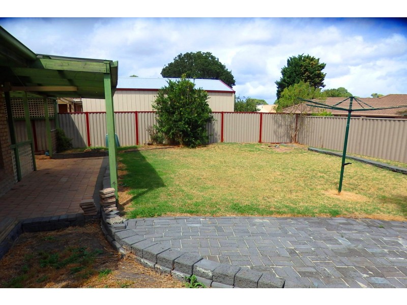 9 SAPPHIRE DRIVE, Hampton Park VIC 3976