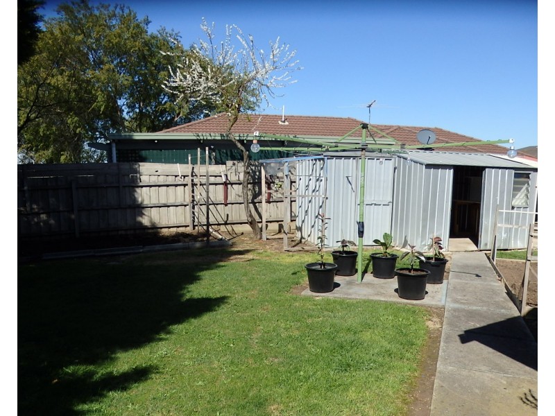 79 NETTLE DRIVE, Hallam VIC 3803