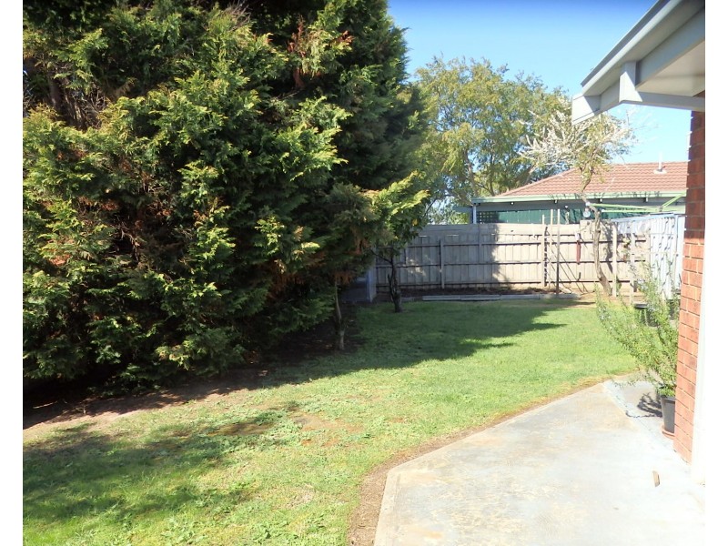 79 NETTLE DRIVE, Hallam VIC 3803