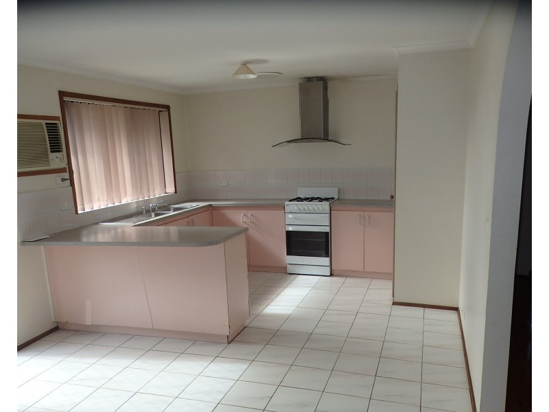 15 Ashford Close, Hampton Park VIC 3976