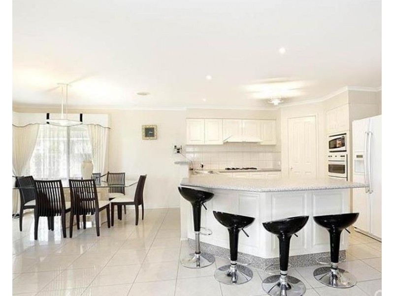 32 DURACK AVENUE, Lynbrook VIC 3975