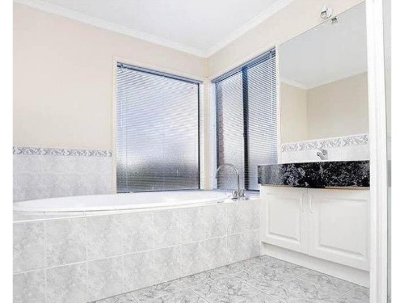 32 DURACK AVENUE, Lynbrook VIC 3975