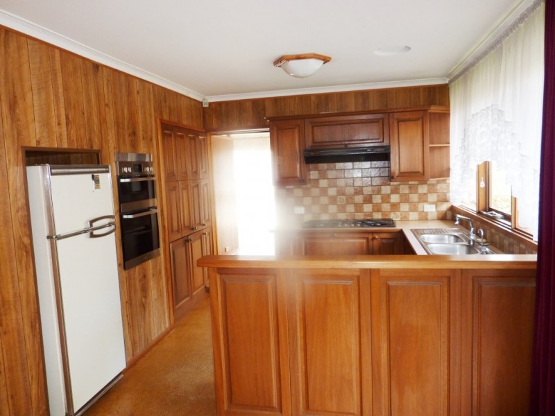 11 Regal Avenue, Hallam VIC 3803