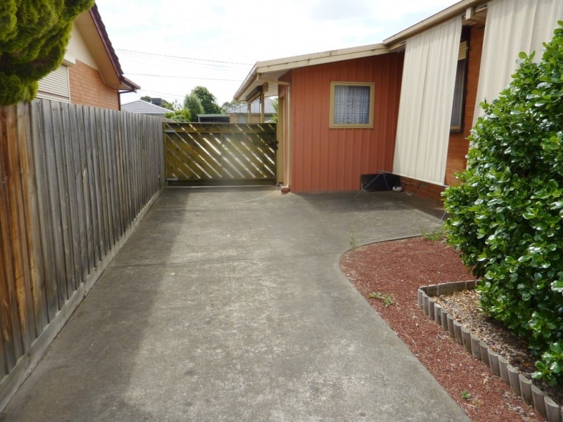 11 Regal Avenue, Hallam VIC 3803