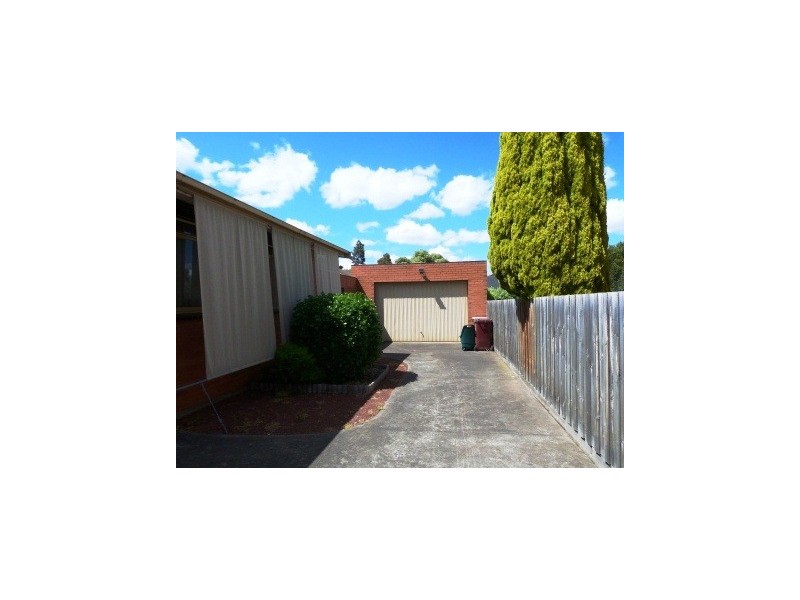 11 Regal Avenue, Hallam VIC 3803