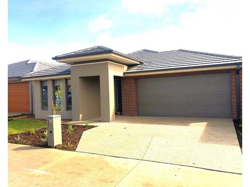 19 Heybridge street, Clyde VIC 3978