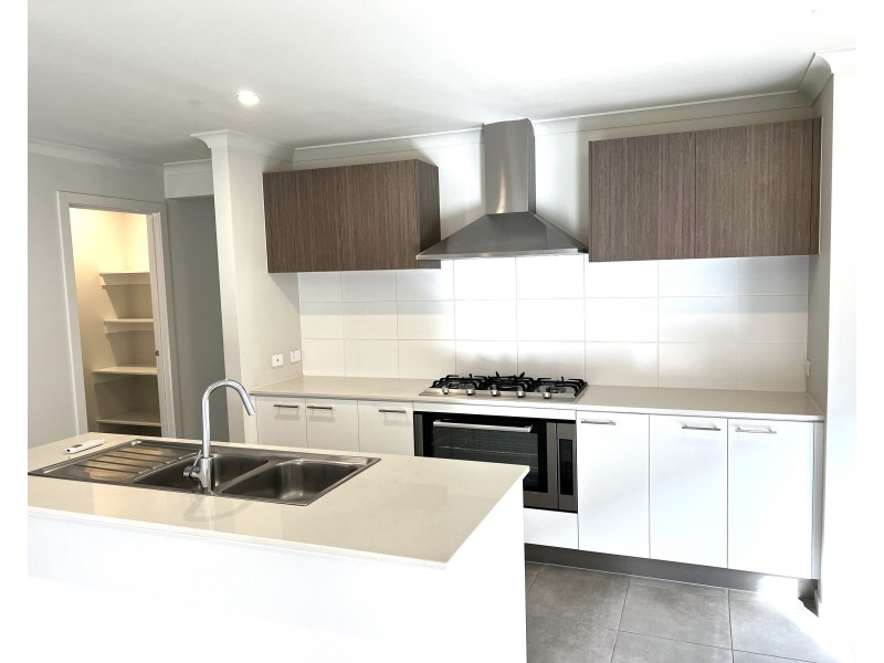 19 Heybridge street, Clyde VIC 3978