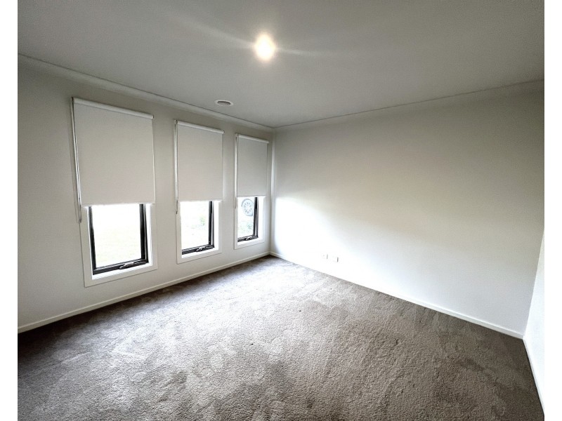 19 Heybridge street, Clyde VIC 3978