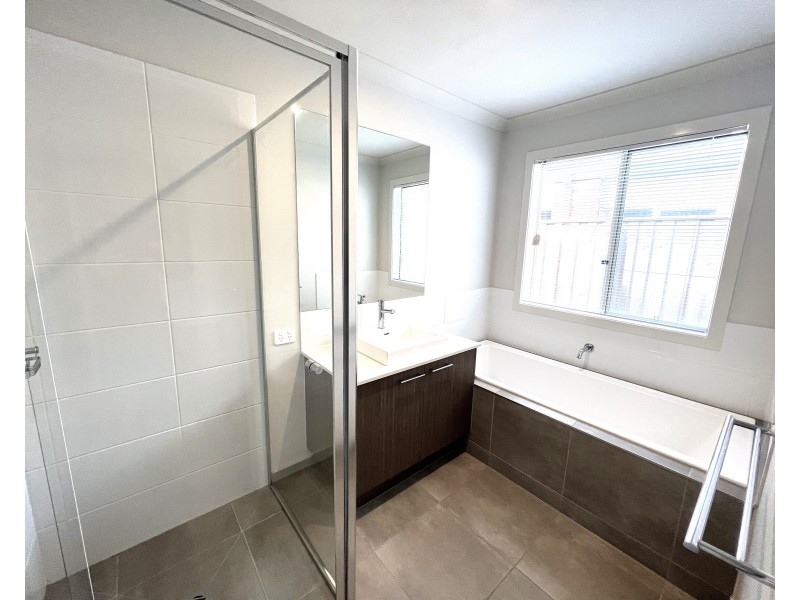 19 Heybridge street, Clyde VIC 3978