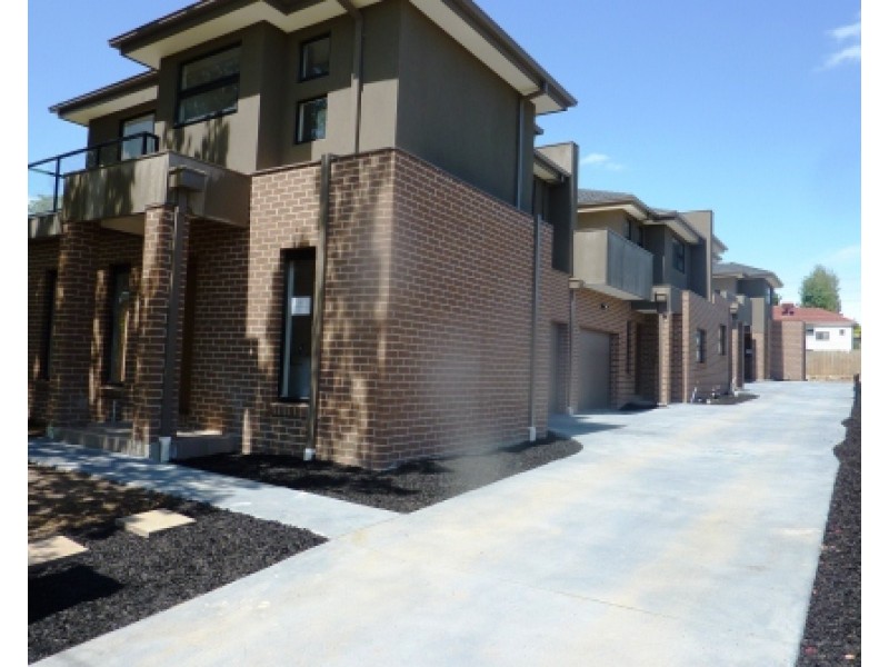 2/28 Burrows Avenue, Dandenong VIC 3175