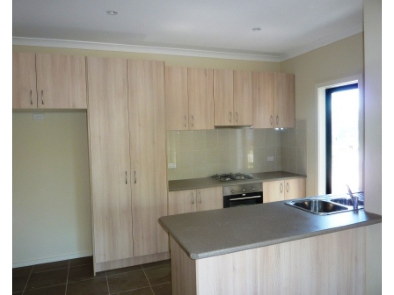 2/28 Burrows Avenue, Dandenong VIC 3175