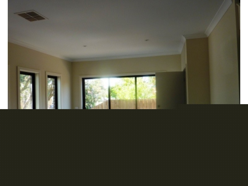 2/28 Burrows Avenue, Dandenong VIC 3175