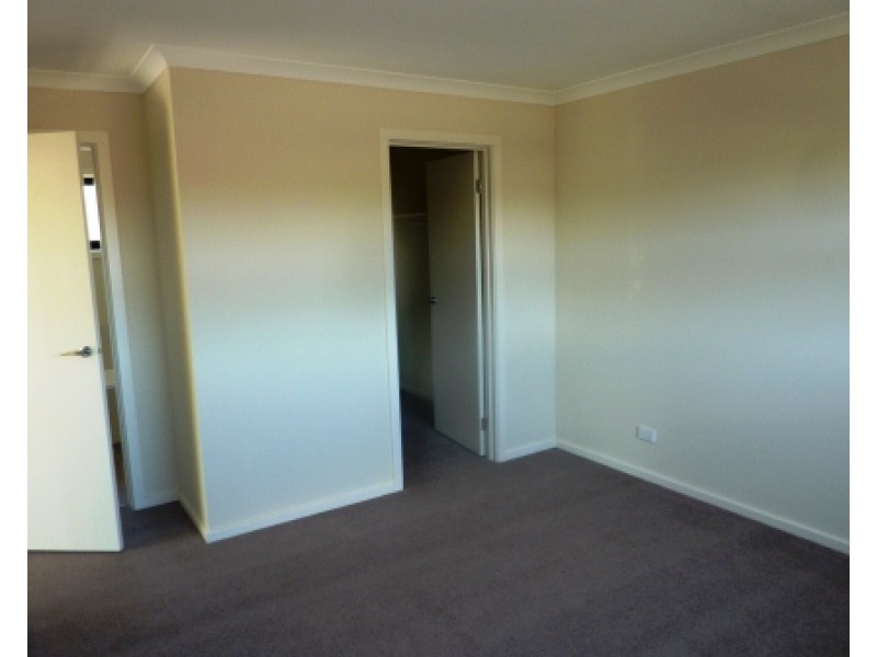 2/28 Burrows Avenue, Dandenong VIC 3175