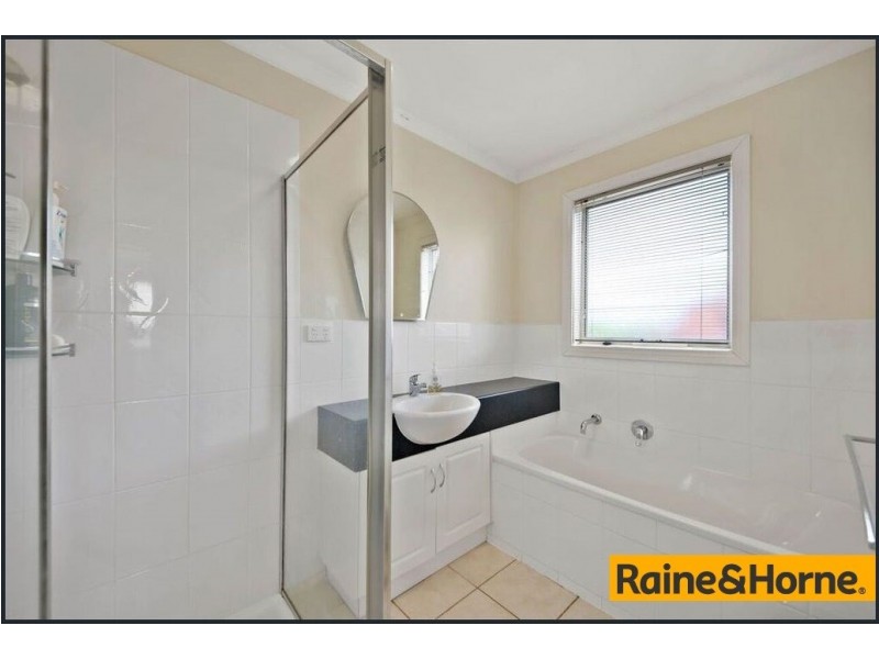 14/3 Young road, Hallam VIC 3803