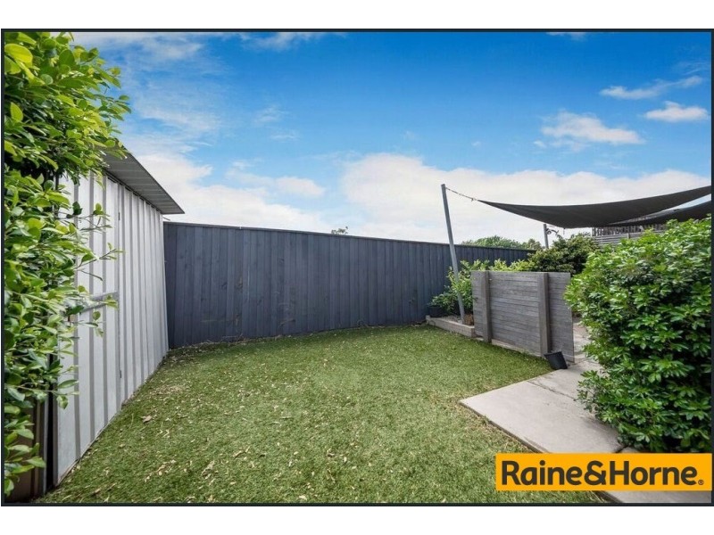 14/3 Young road, Hallam VIC 3803