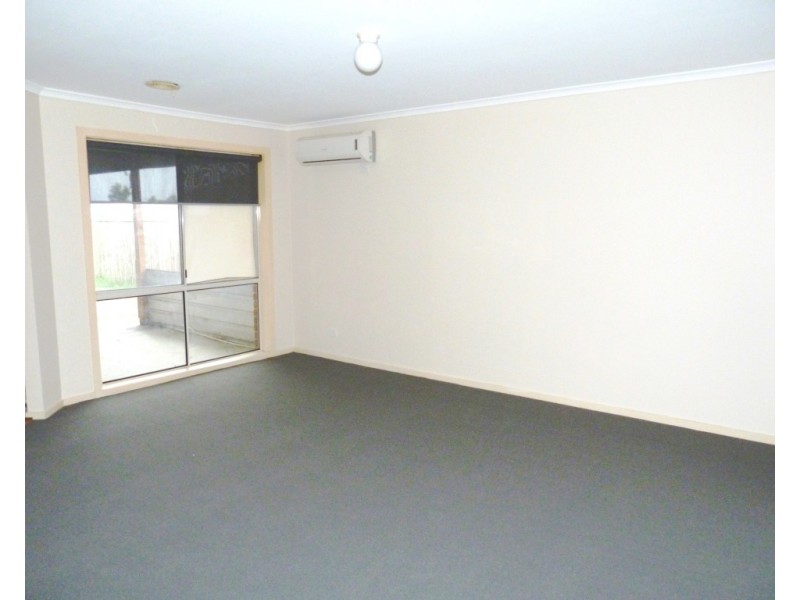 3 Greenmantle Close, Cranbourne West VIC 3977