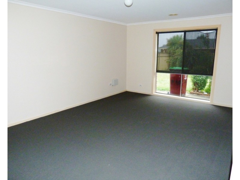 3 Greenmantle Close, Cranbourne West VIC 3977